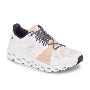 On Cloudstratus Running Shoes
White/Almond Women's 10.5